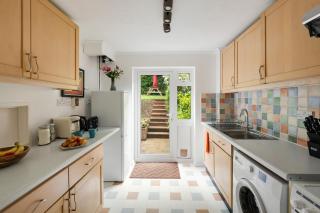 Private 2Bed-Parking-Sleeps5-By FabAccommodation - Bristol - 5