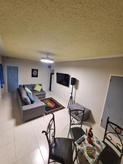 Comfortable 2 bed Apartment - 6