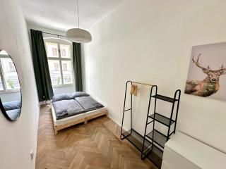 Best location in Prague! 4 bedrooms and super host! - Prague - 8