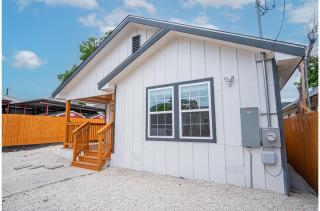 Spacious Delightful 4 BR 3 BA Close to Downtown - San Antonio - 6