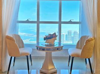 Grandeur Penthouse with beach access & Palm views - 2