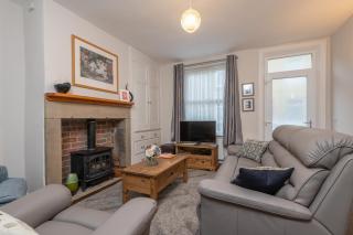 Sleeps 5 - 3 Bedrooms - walk to the square hosted Happy Valley cast - Hebden Bridge - 8