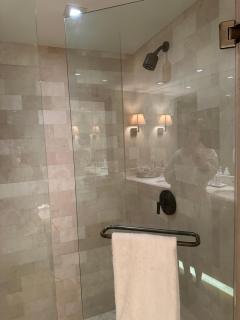 Beverly Hills Luxury Suite - King City - 5