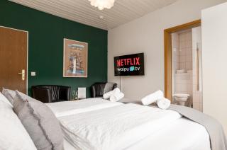 Elbling Appartement for 4 People - Billiards - 2 Bedrooms - 2 Bathrooms - Balcony with Mosel View - Parking - Wine Barrel Bar - Fully Equipped Kitchen - Netflix - WaipuTV - 3 km from Cochem - Klotten - 5
