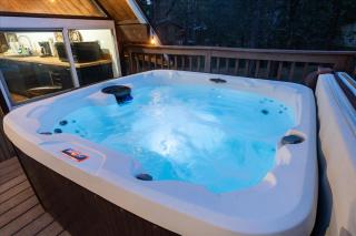 Bass Lake Chalet- A frame with hot tub/firepit - Oakhurst - 8