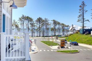 Pacific View by Seabrook Hospitality - 0