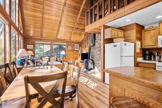 Hemlock House - 8
