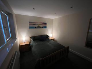 Wilford Charm Spacious 3BR Retreat in Nottingham - 5
