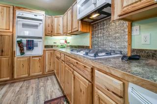 Cotter Home with Deck about 1 Mi to Big Spring Park! - 3