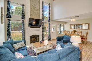 Dog-Friendly Live Oak Home with Hot Tub and Game Room! - San Antonio - 0