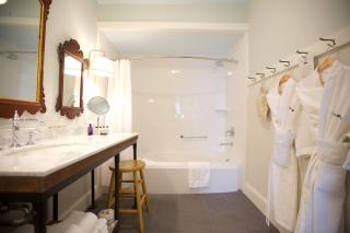 Hotel on North - Pittsfield - 8