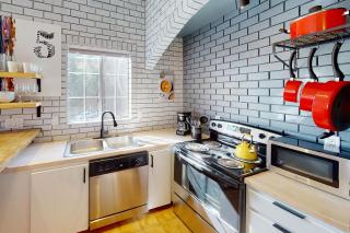 Yaquina Bay & Bridge Views! Watch the Boats! Kitchen is a culinary delight! Unit 5 - Newport - 1