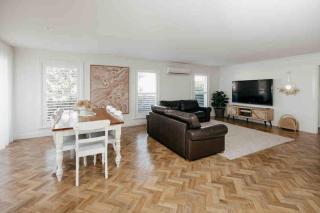 Cosy Country Cottage - 8