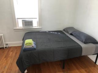 Private 2 bedroom and 1 bathroom house in a quiet area and convenient to NYC bus and train - 5