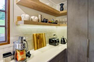 The Hideaway - Chic Farmhouse 15min to beaches - 4