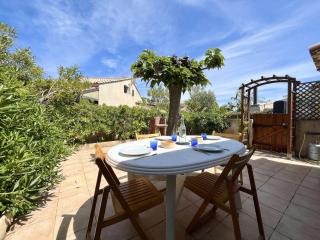 Pavillon à Gruissan avec Piscine, Terrasse et Parking Privé - 4 Couchages - FR-1-229-889 - Gruissan - 0