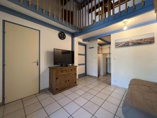 Pavillon à Gruissan avec Piscine, Terrasse et Parking Privé - 4 Couchages - FR-1-229-889 - 6
