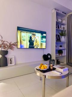 Fuzzi - Downtown modern 1BR near BuiVien walking street SOHO - Ho Chi Minh - 0
