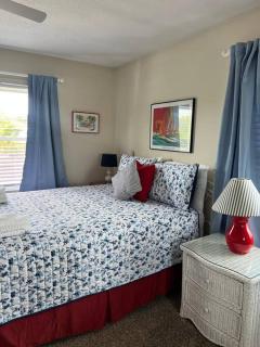 Absolute Beach 4bedrooms-3bath steps to beach - 7