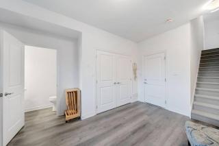 Modern 4 BR 3 and half WR 2 km to HW 403 and Downtown - Paris - 8