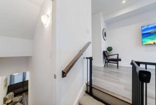 Modern 4 BR 3 and half WR 2 km to HW 403 and Downtown - Paris - 4