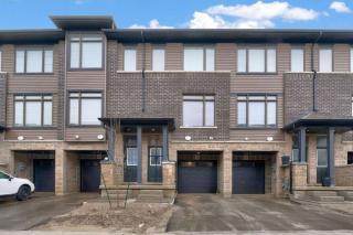 Modern 4 BR 3 and half WR 2 km to HW 403 and Downtown - Paris - 2