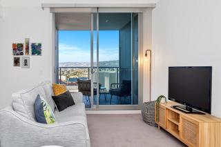 'The Hindmarsh' Hotel-style Pad with Hills Panorama - Adelaide - 0