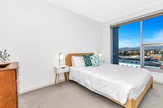 'The Hindmarsh' Hotel-style Pad with Hills Panorama - Adelaide - 2