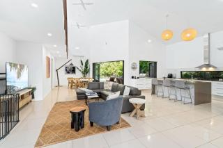 Belle Escapes Villa Aurelia - Palm Cove - 6