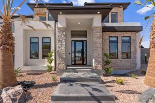 Pecan Valley Oasis - Lux Pool, Sauna and Theater - Hurricane - 4