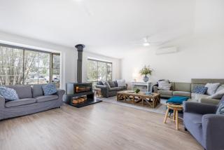 Anglesey - Pet Friendly with Pool - 4 Mins Walk to Beach - Callala Bay - 9