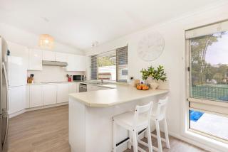 Anglesey - Pet Friendly with Pool - 4 Mins Walk to Beach - Callala Bay - 5