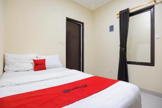 RedDoorz near Jakarta International Velodrome - Jakarta - 6