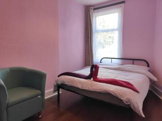 Charming Double Bed Retreat - 2