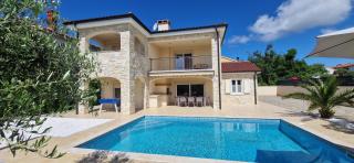 Villa Martina s bazenom,5 soba - 5