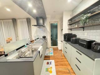Crystal Flame Lodge Koshi 6 - - 7