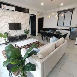 Urban Suites Georgetown Penang - Sea View & Georgetown View - High Floor - Exclusive & Cozy Stay - George Town - 0