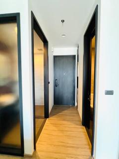 Seaview Urban Retreat Edge 1 Expansive Bedroom - Pattaya - 9