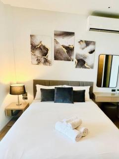 Seaview Urban Retreat Edge 1 Expansive Bedroom - Pattaya - 4