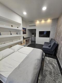 Ellamar City Center Apartment - 7