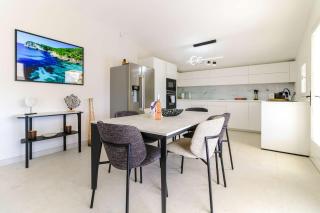 SELECT'soHOME - Villa avec piscine, spa et babyfoot pour 10 personnes à proximité de la plage d'Aiguebelle ! - 5 ETOILES - VILLA MANDARINIERS - Le Lavandou - 6