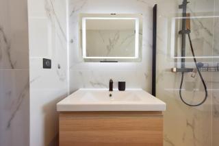 Renovated 1Br apartment terrace walk to beach - 6