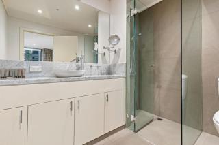 2-Bed Inner-City Pad with Gym & Sauna - 3