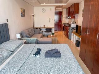 Unwind Above the Clouds, High Floor Gem near JBR, Dubai Marina & DMCC Metro - Dubái - 4
