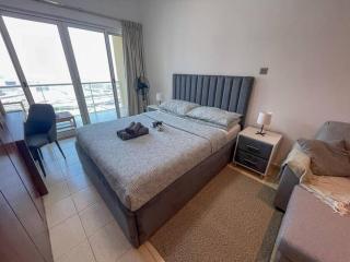 Unwind Above the Clouds, High Floor Gem near JBR, Dubai Marina & DMCC Metro - Dubái - 8