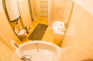 Apartment in Prague's Best Local Area - Prague - 9