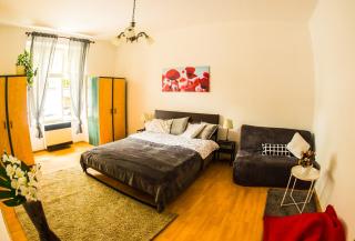 Apartment in Prague's Best Local Area - Prague - 8