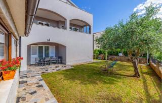 Gorgeous Apartment In Medulin With Wifi - Medulin - 1