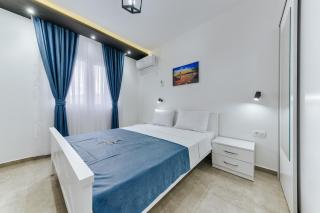 Lux DAM Apartments - Bar - 2