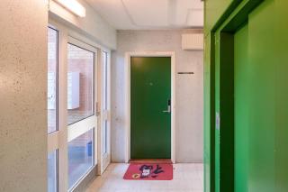 Classic groundfloor apartment with patio close to metro - 1